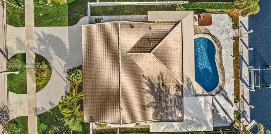 Дом в Помпано-Бич, Флорида 4 спальни, 165.37м2 № 1991115