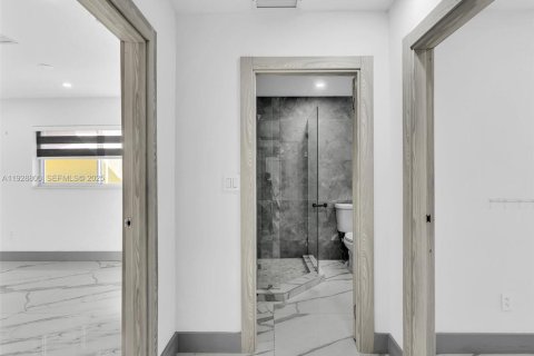 Купить виллу или дом в Помпано-Бич, Флорида 4 спальни, 165.37м2, № 1991115 - фото 24