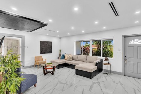 Купить виллу или дом в Помпано-Бич, Флорида 4 спальни, 165.37м2, № 1991115 - фото 10