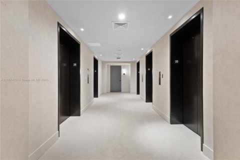 Condo in Miami, Florida  № 1864893 - photo 13