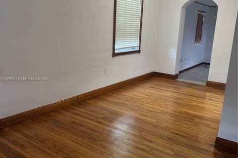 Снять в аренду виллу или дом в Майами, Флорида 2 спальни, 109.35м2, № 1950877 - фото 5