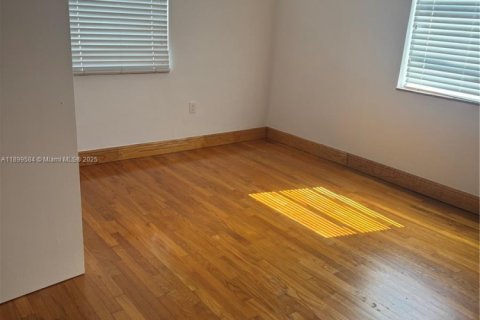 Снять в аренду виллу или дом в Майами, Флорида 2 спальни, 109.35м2, № 1950877 - фото 11