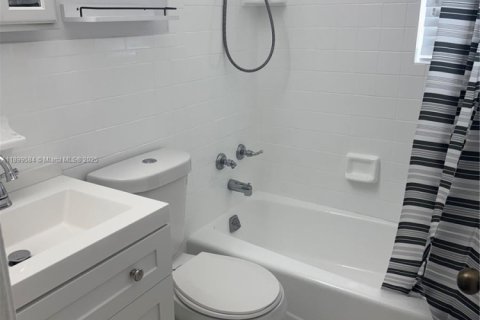 Снять в аренду виллу или дом в Майами, Флорида 2 спальни, 109.35м2, № 1950877 - фото 10