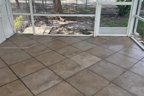 Снять в аренду виллу или дом в Майами, Флорида 2 спальни, 109.35м2, № 1950877 - фото 8