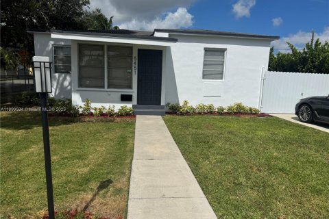 Снять в аренду виллу или дом в Майами, Флорида 2 спальни, 109.35м2, № 1950877 - фото 3