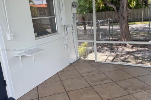 Снять в аренду виллу или дом в Майами, Флорида 2 спальни, 109.35м2, № 1950877 - фото 7