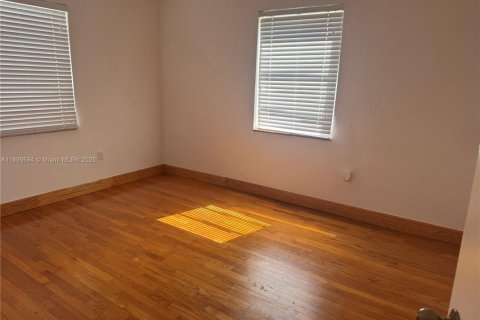 Снять в аренду виллу или дом в Майами, Флорида 2 спальни, 109.35м2, № 1950877 - фото 12