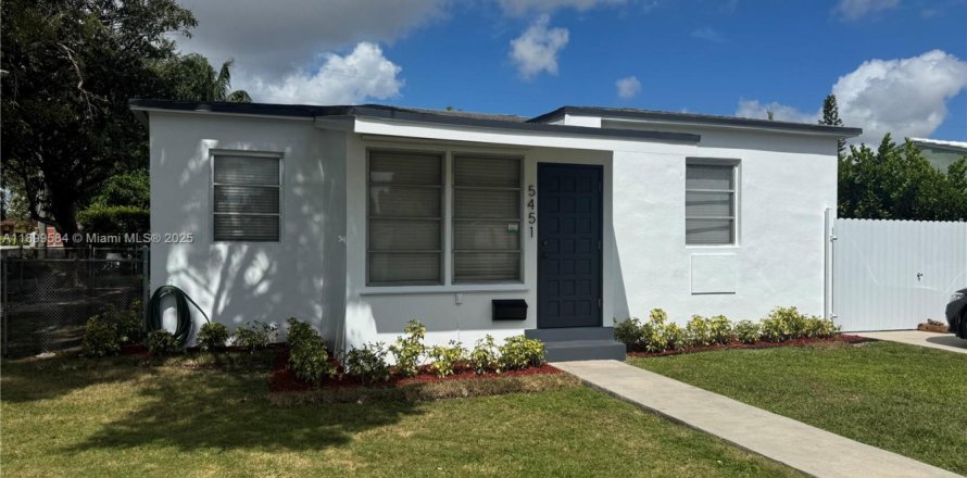 Дом в Майами, Флорида 2 спальни, 109.35м2 № 1950877