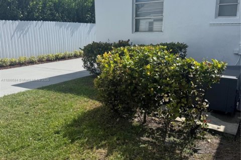 Снять в аренду виллу или дом в Майами, Флорида 2 спальни, 109.35м2, № 1950877 - фото 19