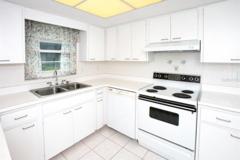 House in Bradenton, Florida 2 bedrooms, 112.32 sq.m. № 1632332 - photo 6