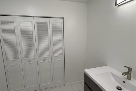 Copropriété à louer à South Palm Beach, Floride: 2 chambres, 91.32 m2 № 2173774 - photo 12