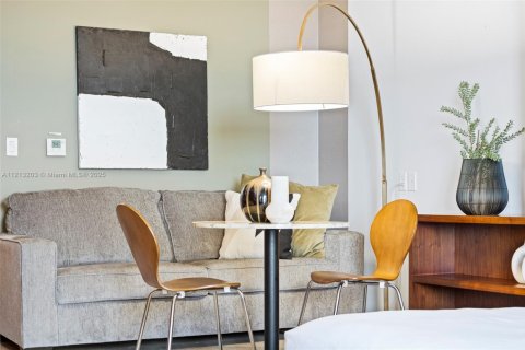 Condominio en alquiler en Miami, Florida, 41.71 m2 № 2060033 - foto 2