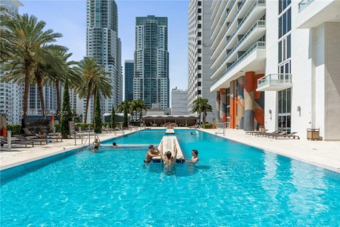 Estudio en el Condominio en Miami, Florida  № 2060033