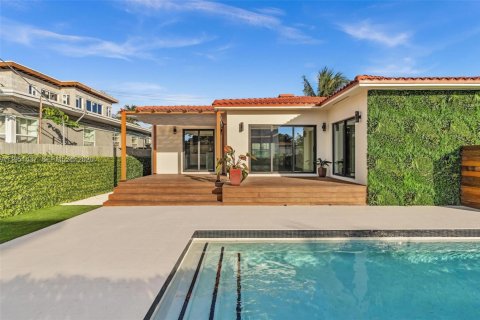 Casa en venta en Surfside, Florida, 3 dormitorios № 2328028 - foto 21
