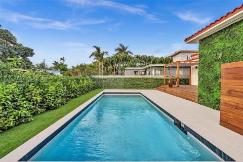Casa en venta en Surfside, Florida, 3 dormitorios № 2328028 - foto 22