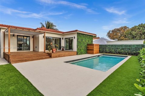 Casa en venta en Surfside, Florida, 3 dormitorios № 2328028 - foto 20