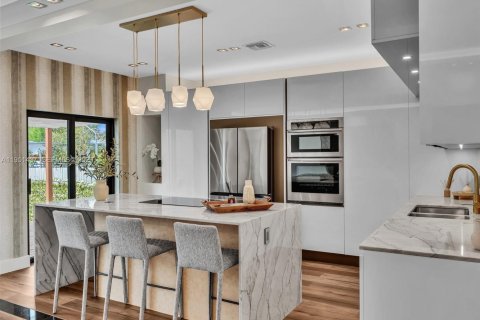 Casa en venta en Surfside, Florida, 3 dormitorios № 2328028 - foto 29