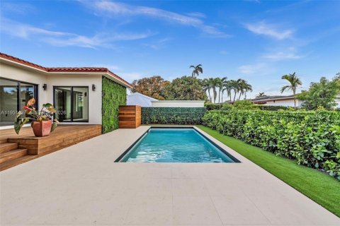 Casa en venta en Surfside, Florida, 3 dormitorios № 2328028 - foto 19