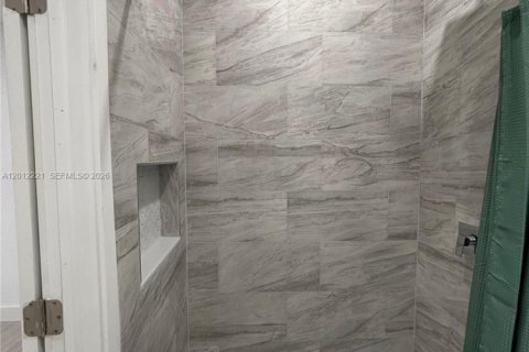 Снять в аренду коммерческую недвижимость в Майами, Флорида 1 спальня, 37.16м2, № 2074770 - фото 3