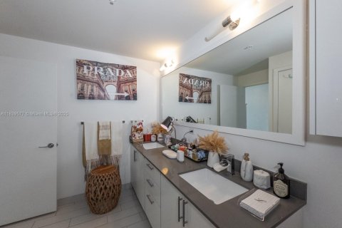 Condominio en venta en Miami, Florida, 1 dormitorio, 76.09 m2 № 1830712 - foto 14
