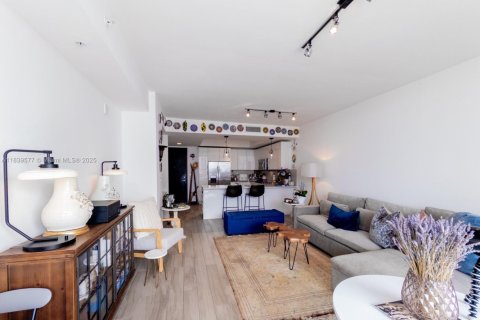 Condominio en venta en Miami, Florida, 1 dormitorio, 76.09 m2 № 1830712 - foto 10