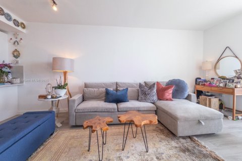 Condominio en venta en Miami, Florida, 1 dormitorio, 76.09 m2 № 1830712 - foto 6