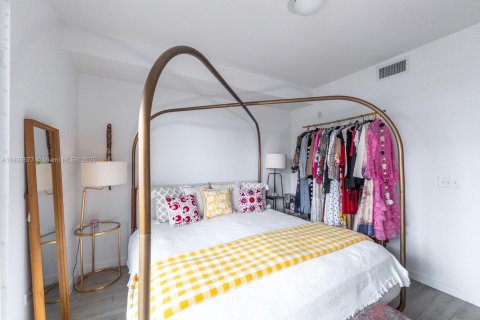 Condominio en venta en Miami, Florida, 1 dormitorio, 76.09 m2 № 1830712 - foto 12