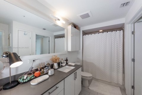 Condominio en venta en Miami, Florida, 1 dormitorio, 76.09 m2 № 1830712 - foto 13