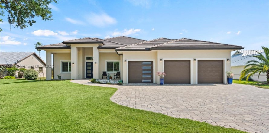 Casa en LaBelle, Florida 3 dormitorios, 261.15 m2 № 1955944