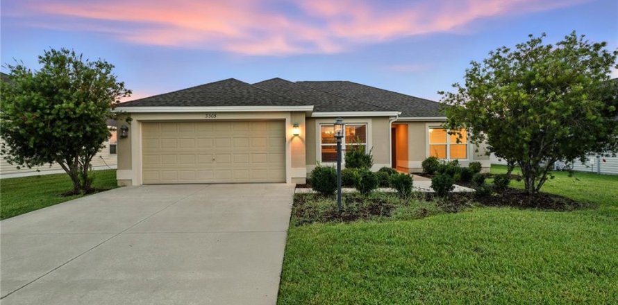 Villa ou maison à Oxford, Floride 3 chambres, 146.32 m2 № 1866888