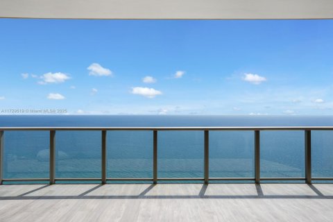 Condo in Sunny Isles Beach, Florida, 4 bedrooms  № 1811256 - photo 9