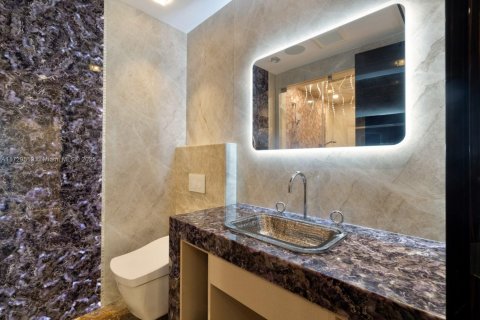 Condo in Sunny Isles Beach, Florida, 4 bedrooms  № 1811256 - photo 19