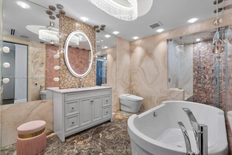 Condo in Sunny Isles Beach, Florida, 4 bedrooms  № 1811256 - photo 17