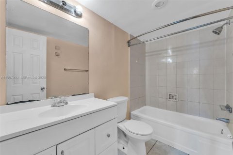 Condominio en venta en Lauderhill, Florida, 1 dormitorio, 74.32 m2 № 2034188 - foto 15