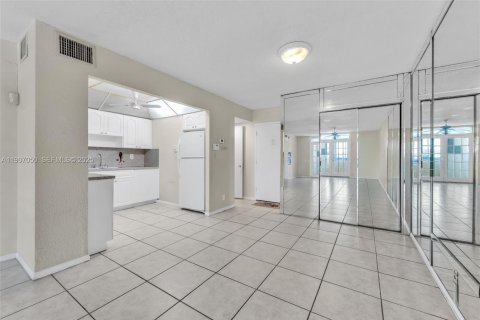 Condominio en venta en Lauderhill, Florida, 1 dormitorio, 74.32 m2 № 2034188 - foto 6