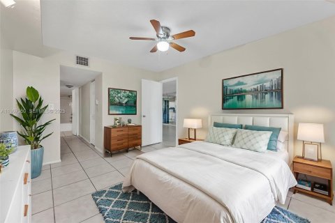 Condominio en venta en Lauderhill, Florida, 1 dormitorio, 74.32 m2 № 2034188 - foto 12