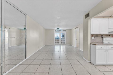 Condominio en Lauderhill, Florida, 1 dormitorio  № 2034188