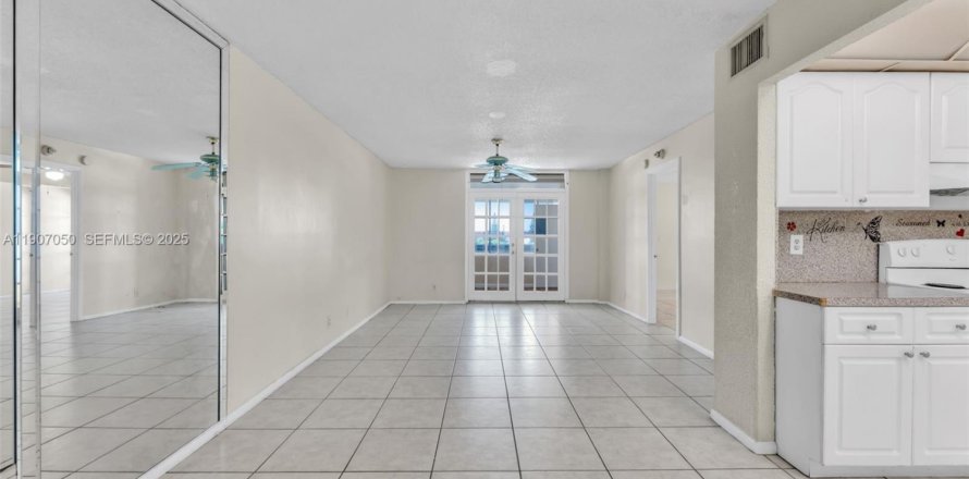 Condominio en Lauderhill, Florida, 1 dormitorio  № 2034188