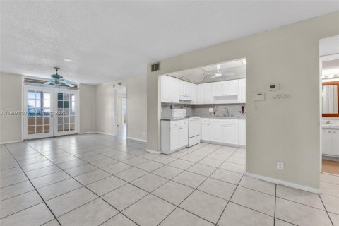 Condominio en venta en Lauderhill, Florida, 1 dormitorio, 74.32 m2 № 2034188 - foto 5