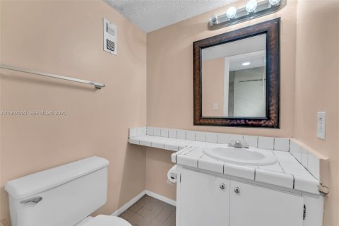 Condominio en venta en Lauderhill, Florida, 1 dormitorio, 74.32 m2 № 2034188 - foto 7