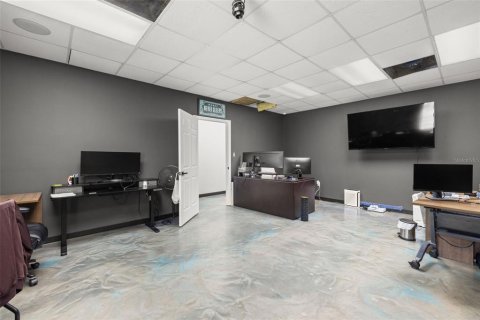 Propiedad comercial en venta en Tampa, Florida, 1596.99 m2 № 1816113 - foto 23