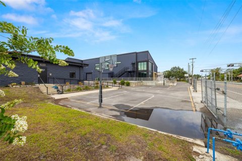 Propiedad comercial en venta en Tampa, Florida, 1596.99 m2 № 1816113 - foto 4