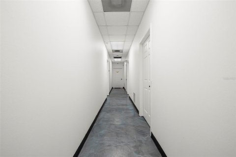 Propiedad comercial en venta en Tampa, Florida, 1596.99 m2 № 1816113 - foto 17