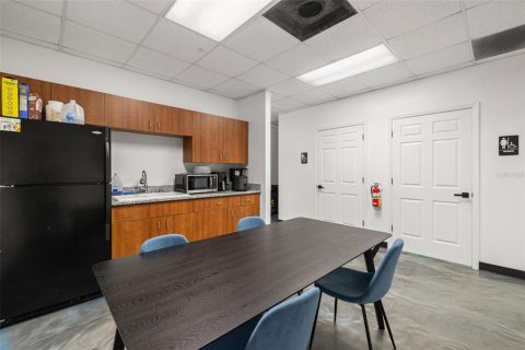 Propiedad comercial en venta en Tampa, Florida, 1596.99 m2 № 1816113 - foto 25