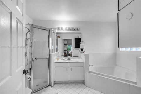 Villa ou maison à vendre à Doral, Floride: 4 chambres, 188.41 m2 № 2044858 - photo 15