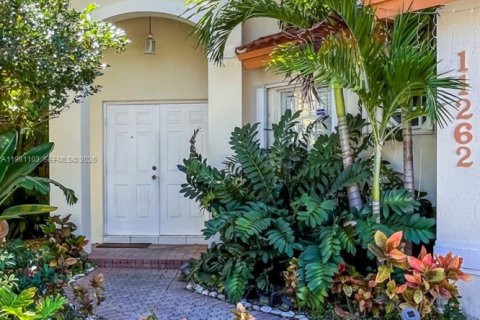 Villa ou maison à vendre à Doral, Floride: 4 chambres, 188.41 m2 № 2044858 - photo 2