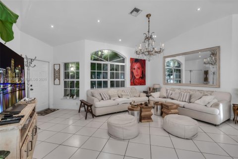Villa ou maison à vendre à Doral, Floride: 4 chambres, 188.41 m2 № 2044858 - photo 5