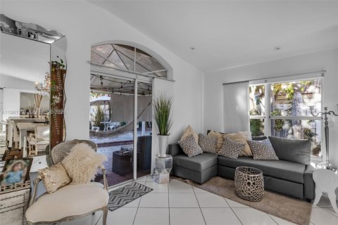 Villa ou maison à vendre à Doral, Floride: 4 chambres, 188.41 m2 № 2044858 - photo 12