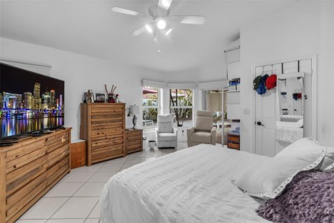 Villa ou maison à vendre à Doral, Floride: 4 chambres, 188.41 m2 № 2044858 - photo 14