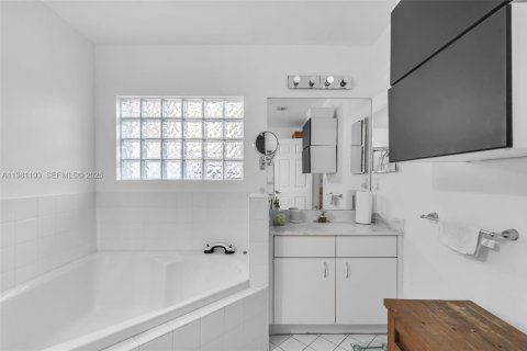 Villa ou maison à vendre à Doral, Floride: 4 chambres, 188.41 m2 № 2044858 - photo 16